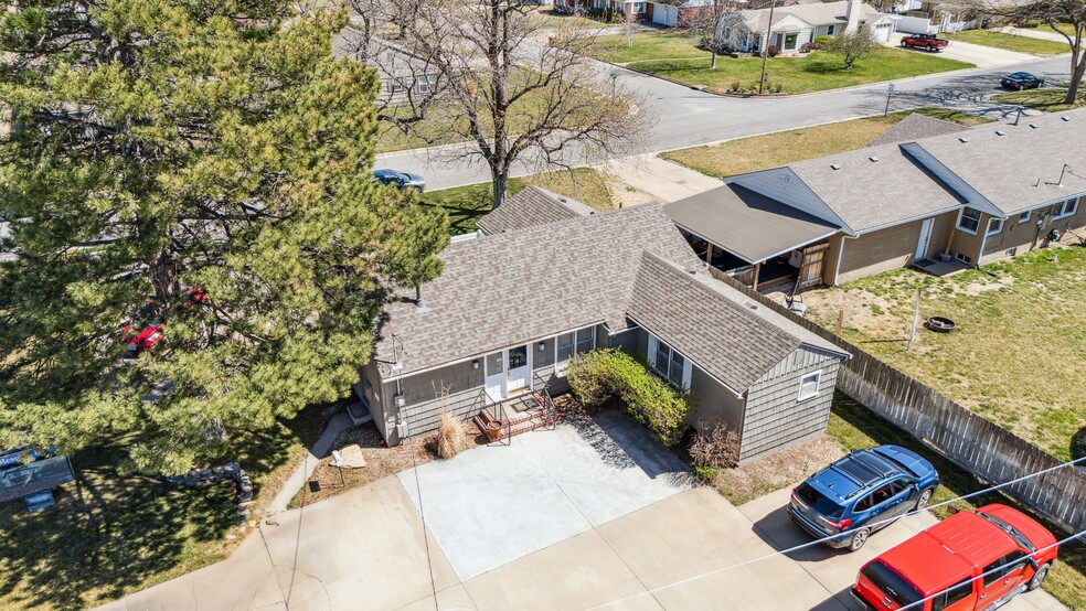 111 E 30th Ave, Hutchinson, KS à vendre - Photo de l’immeuble – Image 1 sur 1