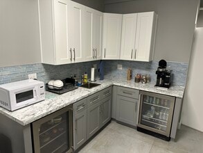 777 SE 20th St, Fort Lauderdale, FL à louer Photo intérieure– Image 1 sur 1