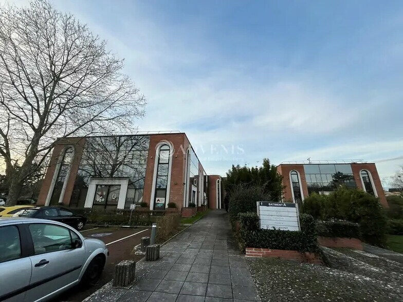 Local d’activités dans Jouy-en-Josas à louer - Photo de l’immeuble – Image 3 sur 9