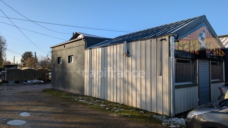 Local d'activités dans Sarceaux à vendre - Photo de l’immeuble – Image 3 sur 3