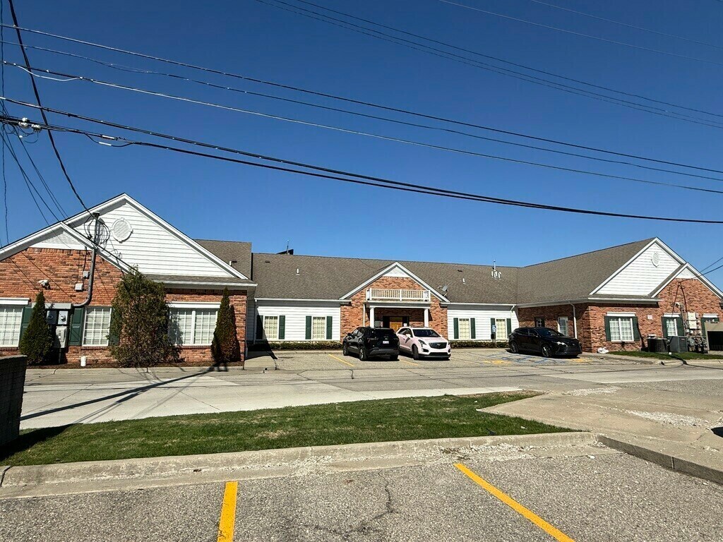 20844 Harper Ave, Harper Woods, MI à vendre Photo de l’immeuble– Image 1 sur 11