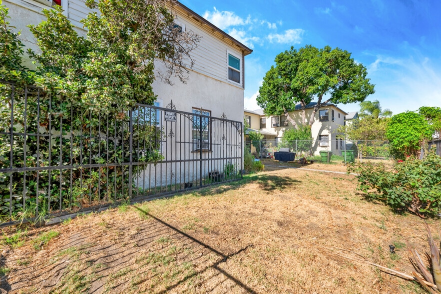 11633 Friar St, North Hollywood, CA à vendre - Photo de l’immeuble – Image 3 sur 11