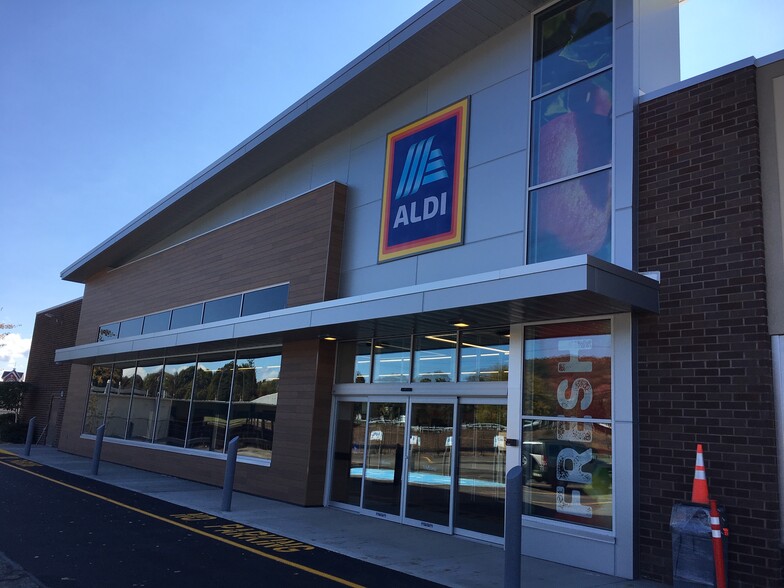 560 Harry L Dr, Johnson City, NY à louer - Photo de l’immeuble – Image 3 sur 4
