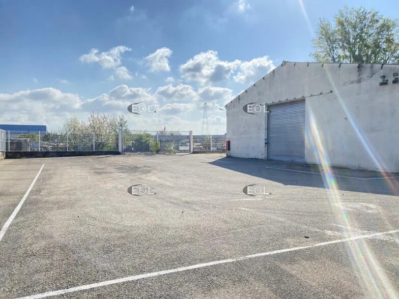 Industriel/Logistique dans Saint-Genis-Laval à louer - Photo de l’immeuble – Image 1 sur 13