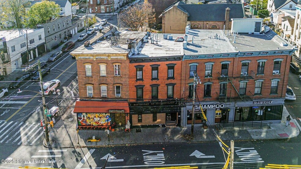 664 Bay St, Staten Island, NY à vendre - Photo de l’immeuble – Image 1 sur 15