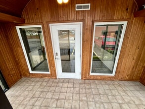 1759 E Elm St, Springfield, MO à louer Photo intérieure– Image 2 sur 25