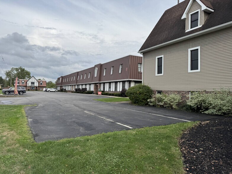 334-338 Harris Hill Rd, Williamsville, NY à louer - Photo de l’immeuble – Image 2 sur 6