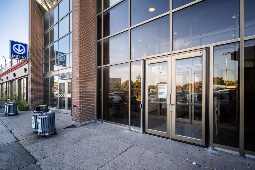 10719-10721 Rue Lajeunesse, Montréal, QC à louer - Photo de l’immeuble – Image 2 sur 16