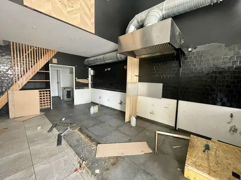 Local commercial dans Franqueville-Saint-Pierre à vendre - Photo de l’immeuble – Image 2 sur 8