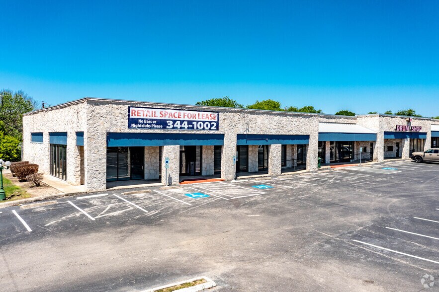 9323 Perrin Beitel Rd, San Antonio, TX à louer - Photo de l’immeuble – Image 2 sur 36