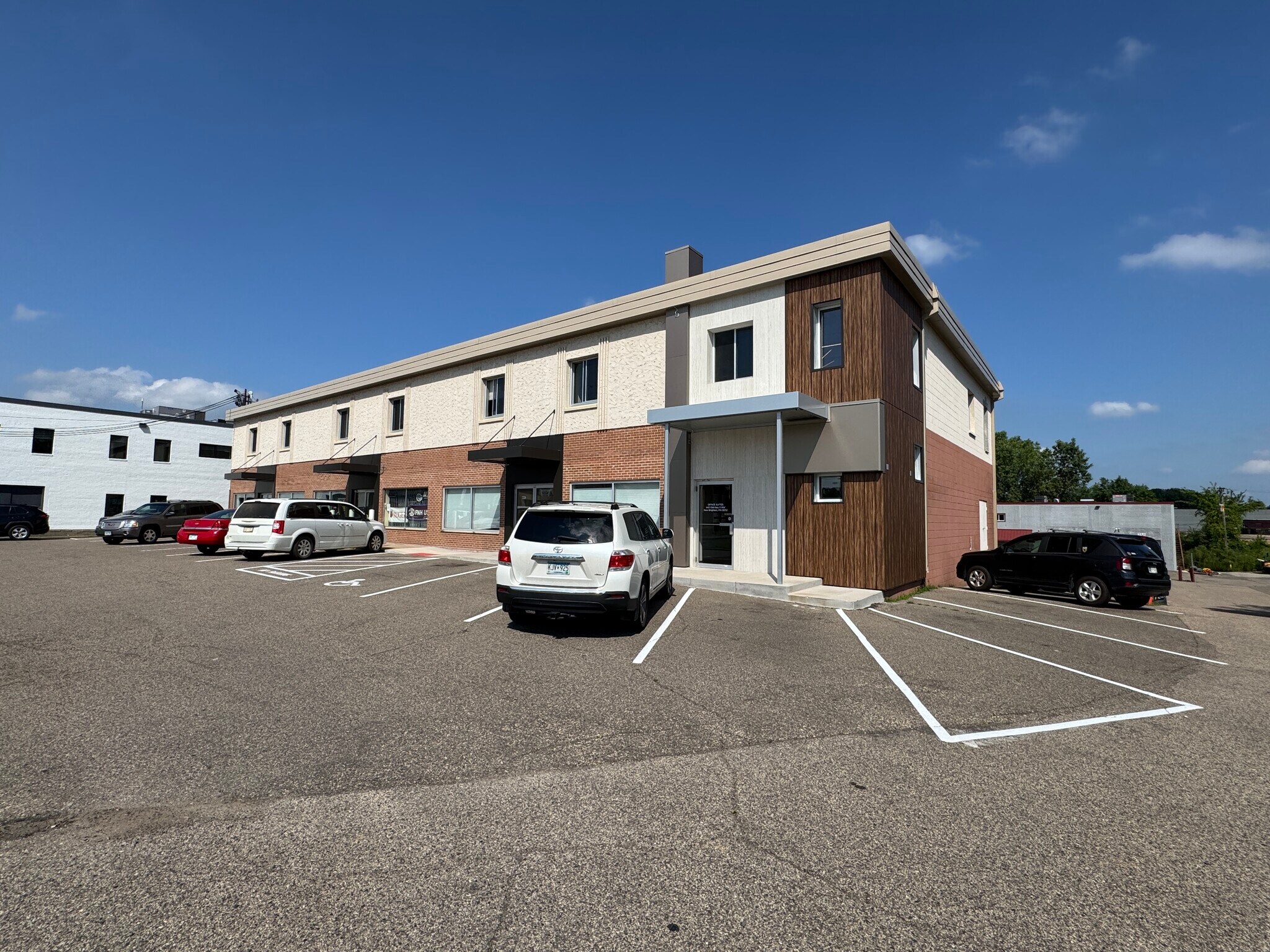441-445 NW Old Highway 8, New Brighton, MN à louer Photo de l’immeuble– Image 1 sur 18