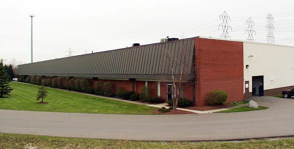 7640 Hub Pky, Valley View, OH à vendre - Photo de l’immeuble – Image 3 sur 7