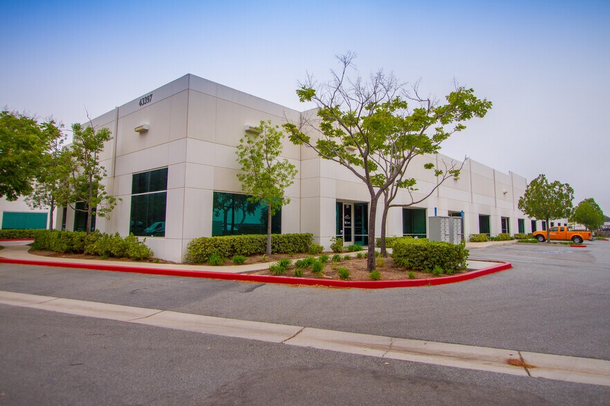 43379-43397 Business Park Dr, Temecula, CA à louer - Photo de l’immeuble – Image 2 sur 5