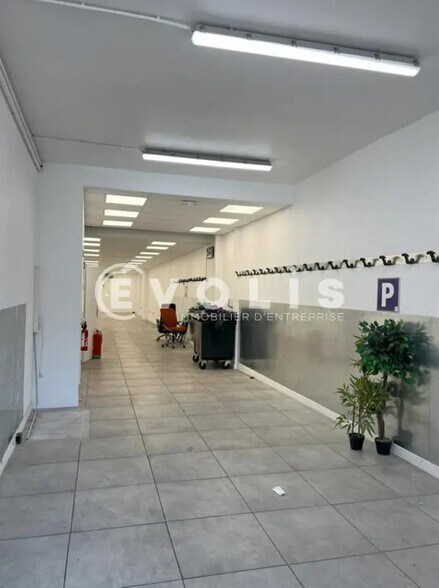 Local d'activités dans Clamart à vendre - Photo de l’immeuble – Image 3 sur 18