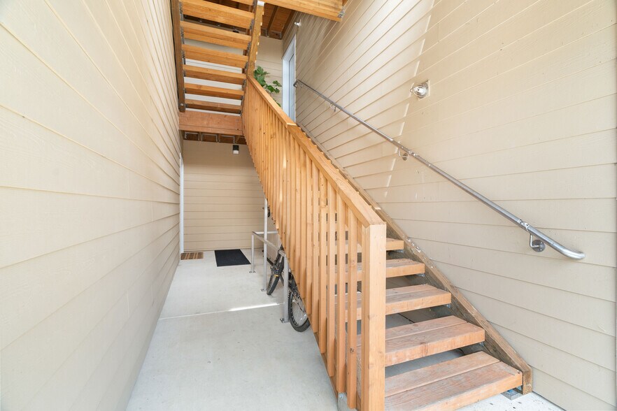 Garibaldi Apartment Portfolio portefeuille de 3 biens à vendre sur LoopNet.fr - Photo de l’immeuble – Image 3 sur 19