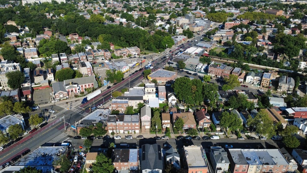 3044 Young Ave, Bronx, NY à vendre - Photo de l’immeuble – Image 3 sur 3