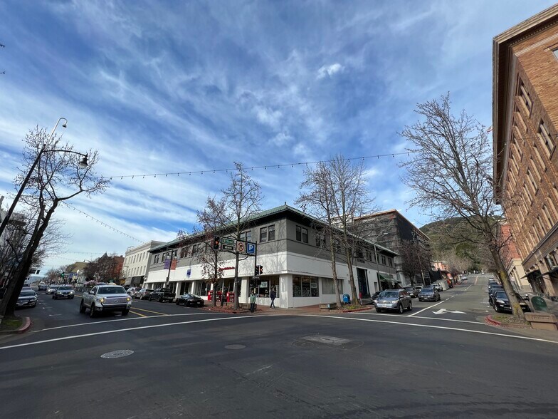 1009 B St, San Rafael, CA à louer - Photo de l’immeuble – Image 2 sur 4