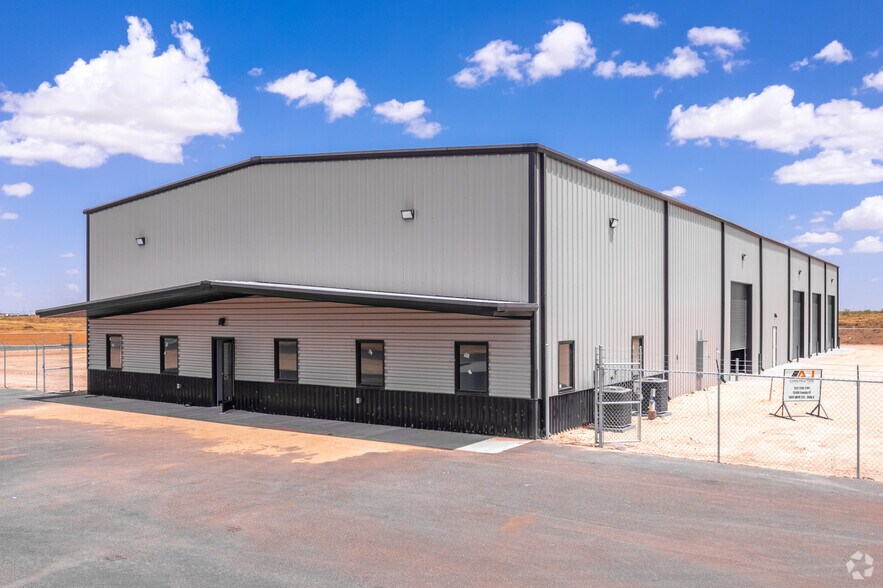 5902 County Rd 135 rd, Midland, TX à vendre - Photo de l’immeuble – Image 1 sur 24