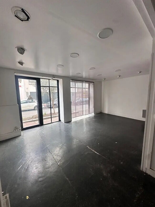 Plus de détails pour 75 Rue Rouget De Lisle, Suresnes - Local commercial à vendre