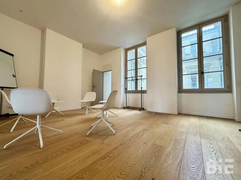 Bureau dans Bordeaux à louer - Photo de l’immeuble – Image 3 sur 8