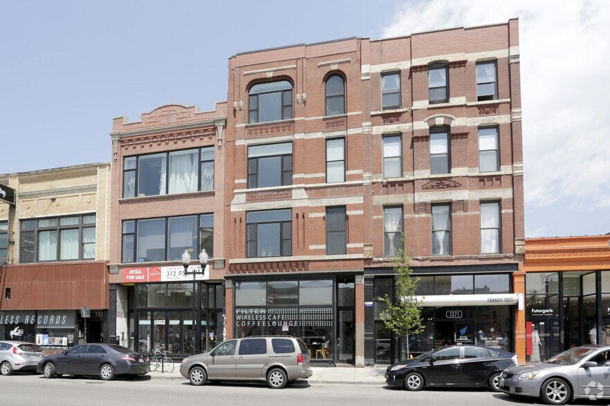 1373-1375 N Milwaukee Ave, Chicago, IL à louer - Photo de l’immeuble – Image 2 sur 4
