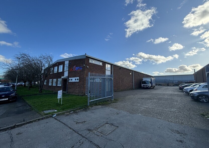 25-27 Bilton Way, Luton à louer - Photo de l’immeuble – Image 2 sur 2