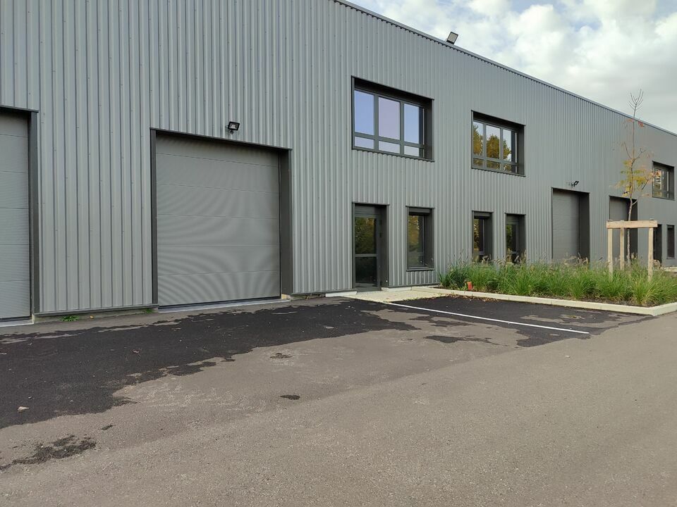 Local d'activités dans Bourgoin-Jallieu à vendre Photo de l’immeuble– Image 1 sur 15