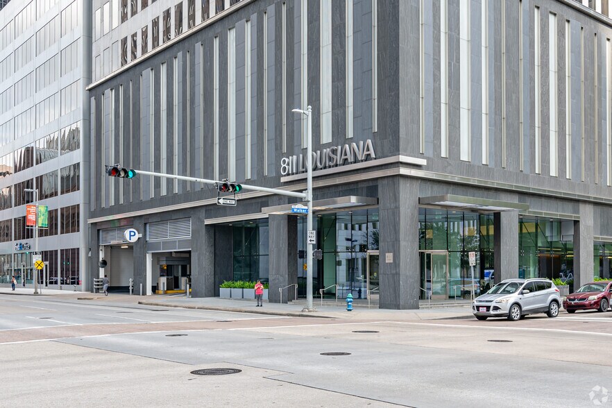 811 Louisiana St, Houston, TX à louer - Photo de l’immeuble – Image 2 sur 7