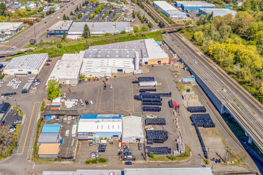2425 SE Moore St portefeuille de 2 biens à vendre sur LoopNet.fr - Photo de l’immeuble – Image 2 sur 13
