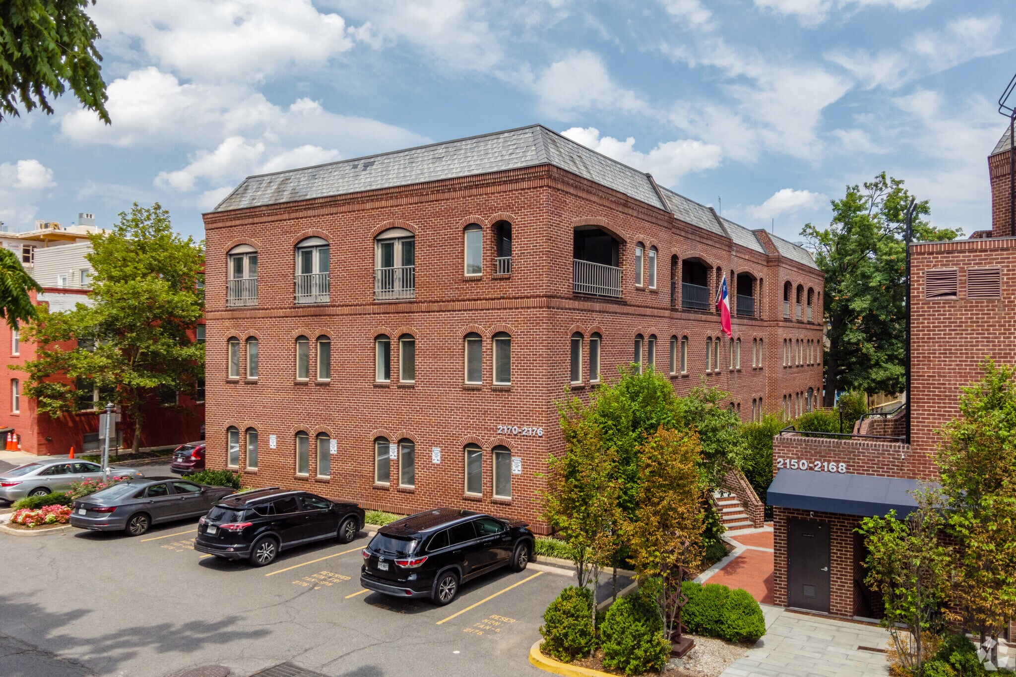 2170-2176 Wisconsin Ave NW, Washington, DC à louer Photo de l’immeuble– Image 1 sur 36