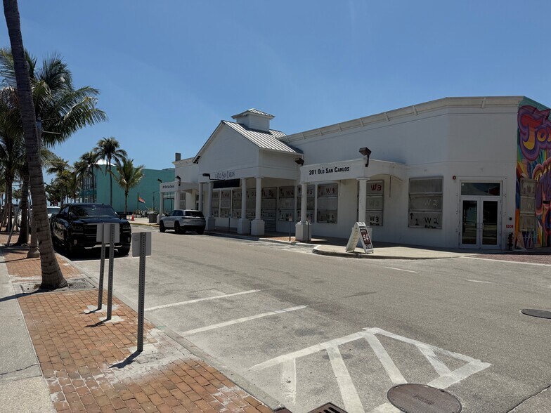 201 Old San Carlos Blvd, Fort Myers, FL à louer - Photo de l’immeuble – Image 2 sur 3