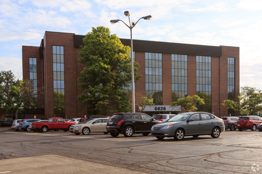 6626 E 75th St, Indianapolis, IN à louer - Photo principale – Image 1 sur 22