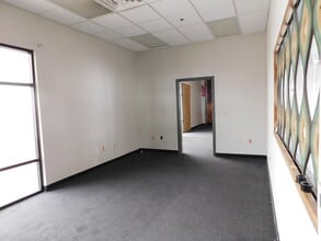 4830 W Oquendo Rd, Las Vegas, NV à louer Photo intérieure– Image 2 sur 13