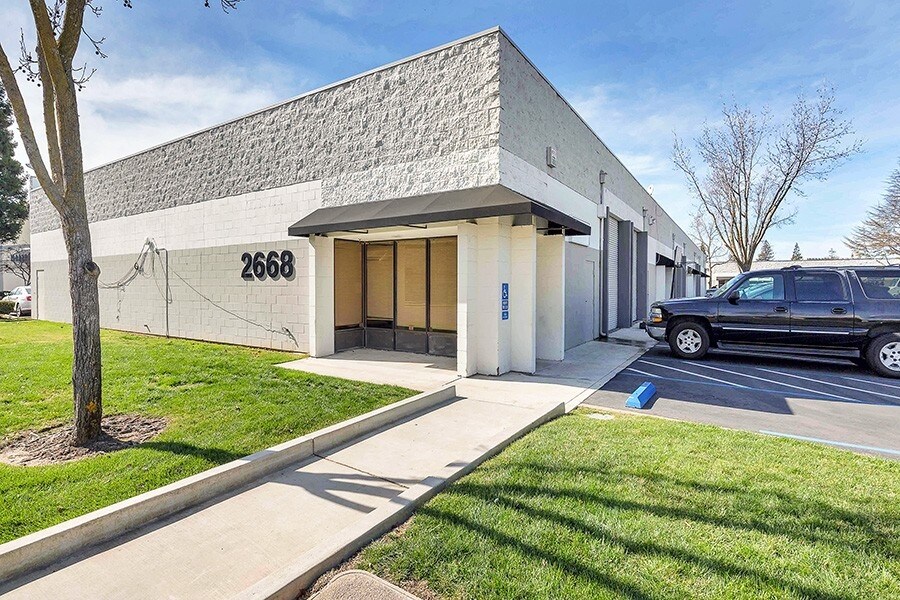 2660-2668 Mercantile Dr, Rancho Cordova, CA à louer Photo principale– Image 1 sur 4