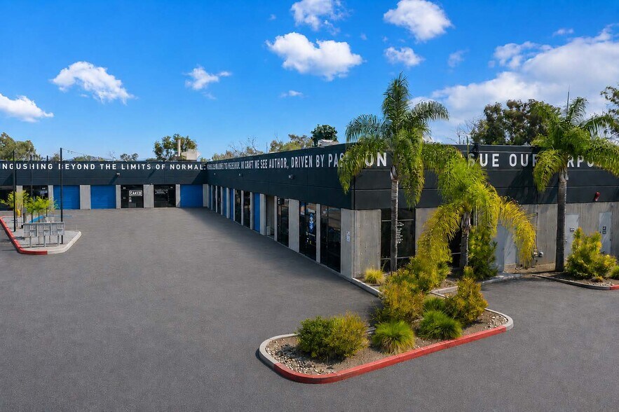 8680 Miralani Dr, San Diego, CA à louer - Photo de l’immeuble – Image 2 sur 11