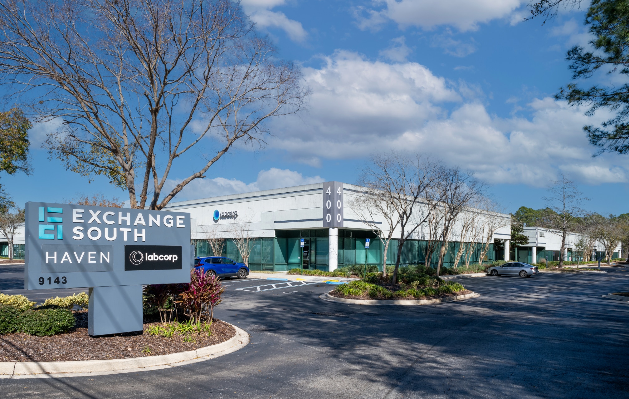 9143 Philips Hwy, Jacksonville, FL à louer Photo de l’immeuble– Image 1 sur 4