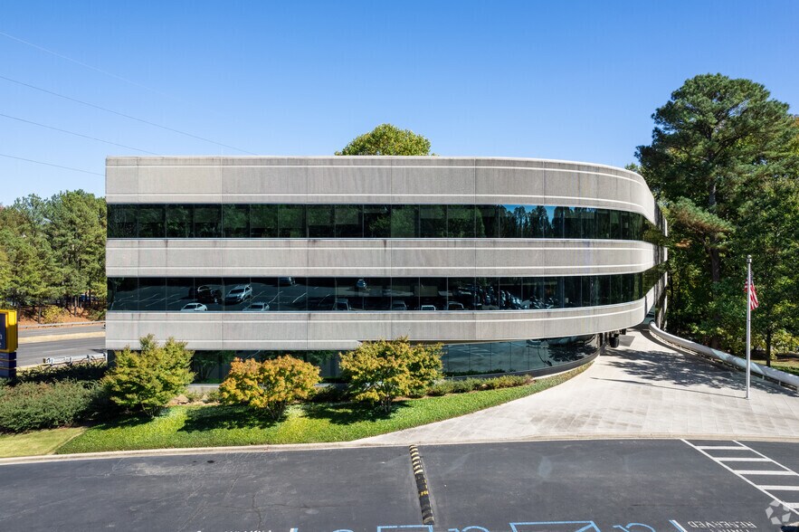 600 Luckie Dr, Birmingham, AL à louer - Photo de l’immeuble – Image 2 sur 7