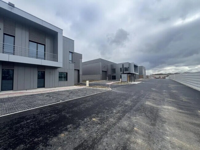 Plus de détails pour Rue Du Poteau, Courtry - Bureau, Local d'activités à louer