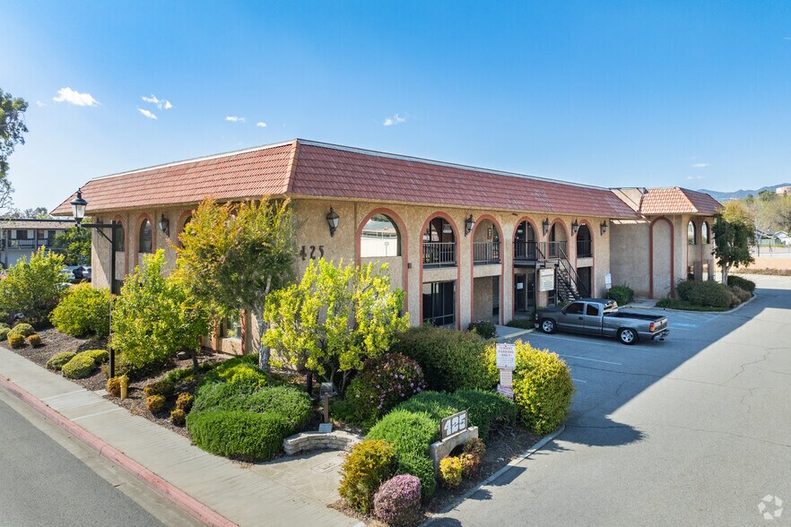 425 W Bonita Ave, San Dimas, CA à louer - Photo de l’immeuble – Image 3 sur 8