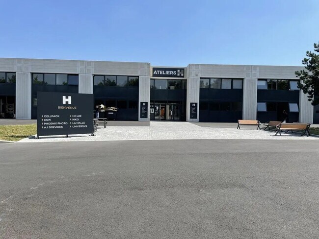 Plus de détails pour Bureau, Local d'activités à louer