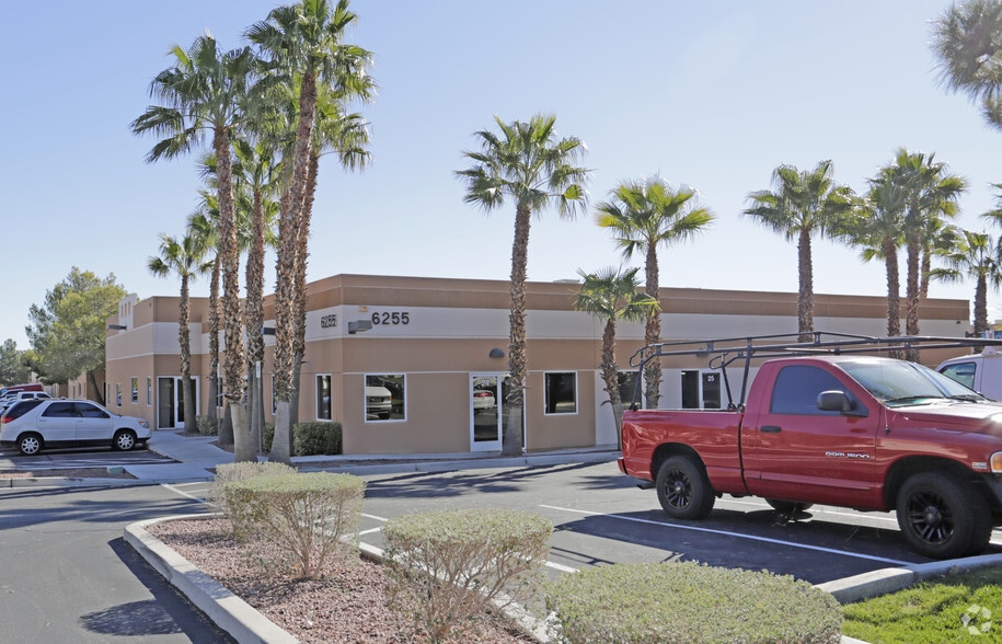 6255 McLeod Dr, Las Vegas, NV à louer - Photo de l’immeuble – Image 2 sur 2