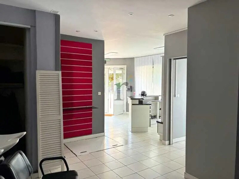 Local commercial dans La Madeleine à louer Photo intérieure– Image 1 sur 6