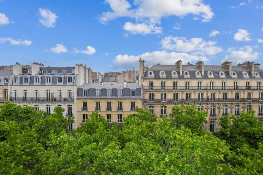 31-33 Rue De La Baume, Paris à louer - Photo de l’immeuble – Image 3 sur 14