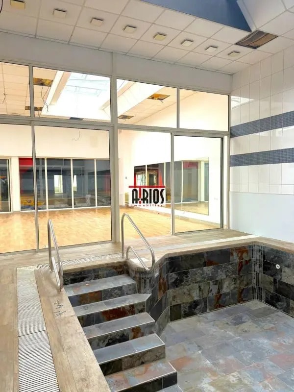 Plus de détails pour Local commercial à vendre