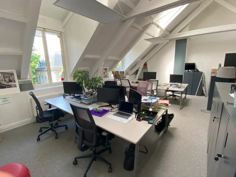 Bureau dans Saint-Denis à louer - Photo de l’immeuble – Image 2 sur 7