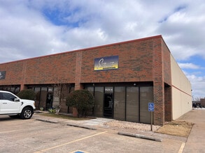9515 E 51st St, Tulsa, OK à louer Photo intérieure– Image 1 sur 3