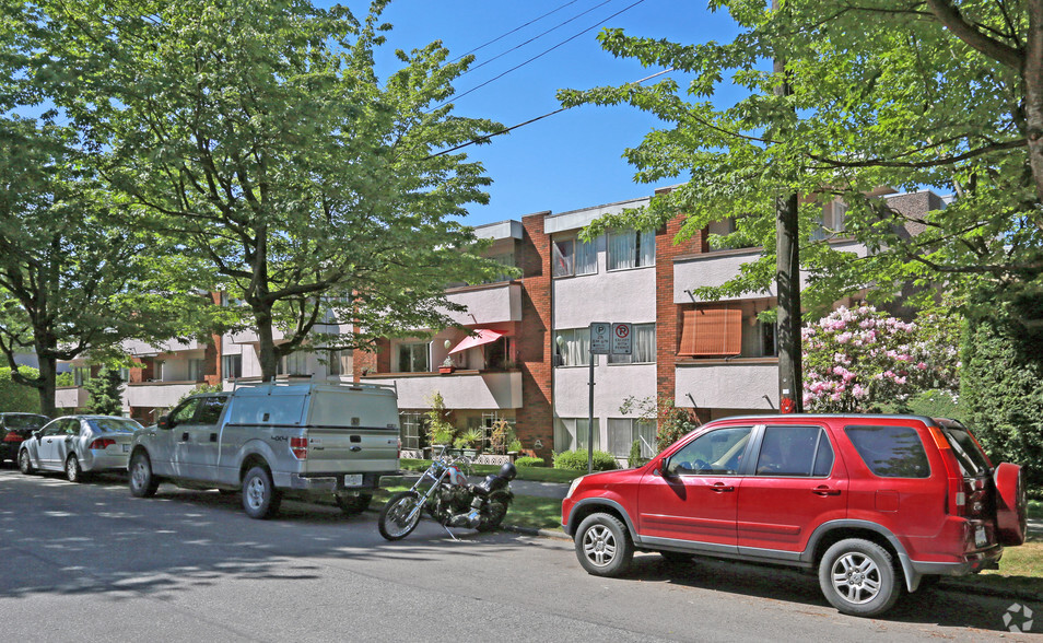 11 E 11th Ave, Vancouver, BC à vendre - Photo de l’immeuble – Image 2 sur 2