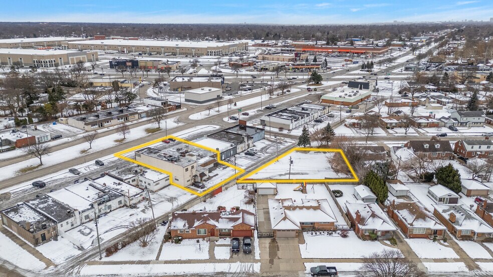 20927 Kelly Rd, Eastpointe, MI à vendre - Aérien – Image 2 sur 5