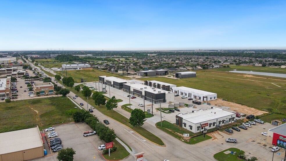 2715 N Mason Rd, Katy, TX à louer - Photo de l’immeuble – Image 3 sur 13