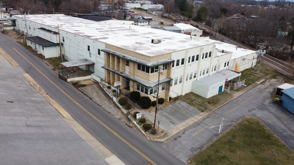109 E Hardin St, Greeneville, TN à vendre - Photo de l’immeuble – Image 1 sur 15